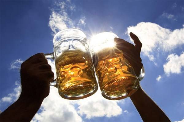 Là thức uống yêu thích của các nhà sư. Thời trung cổ, các tu sỹ được uống đến 5 lít bia một ngày.