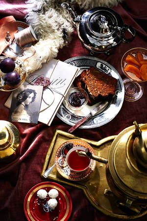 Ở Nga, cả trà xanh lẫn trà đen đều được pha trong ấm samovar và không dùng với sữa.