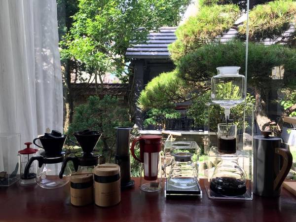 Đến với Zen Garden Coffee bạn không những tìm được một không gian tuyệt vời riêng cho mình mà còn được thưởng thức những tách cà phê sử dụng 100% cà phê Cầu Đất nổi tiếng, được chế biến theo công nghệ sạch và rang mộc. Ảnh: FB Zen Garden Coffee