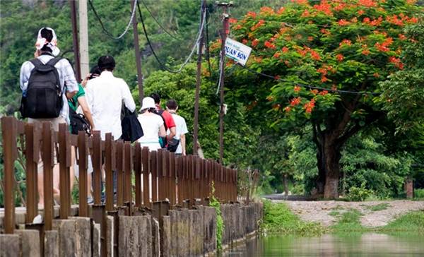 ho-quan-son-tien-canh-sat-rat-ha-noi-ban-phai-den-thu-ivivu-36