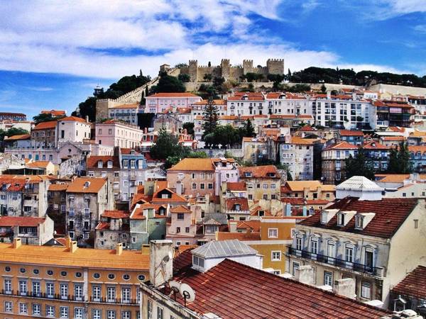 Sự khởi đầu hoàn hảo khi tới Bồ Đào Nha chính là thủ đô Lisbon xinh đẹp và duyên dáng.