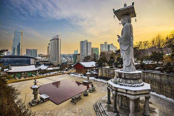  Đền Bongeunsa là nét chấm phá cổ kính hiếm có giữa lòng thủ đô Seoul hiện đại.