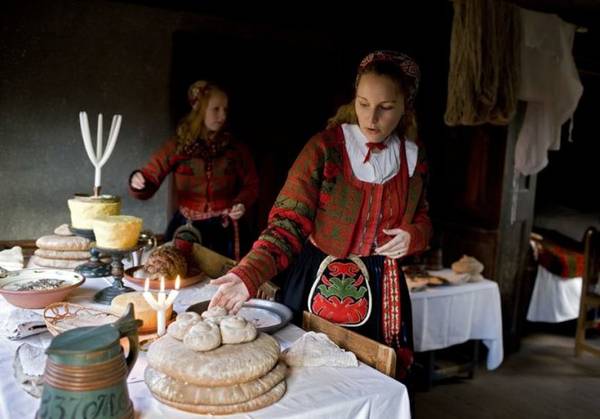 Truyền thống đón Giáng sinh xưa ở chợ Giáng sinh Skansen - Ảnh: thestar
