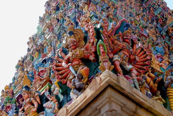 Đền Meenakshi, Madurai, Tamil Nadu: Mặc dù kiến trúc này có tuổi thọ 400 năm, nhưng đền Meenakshi có lịch sử đã hơn 2.000 năm. Ngày nay, đây là một trong những nơi hành hương quan trọng nhất của người dân trong vùng.