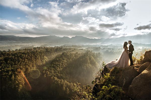 Bandung từng được Huffingtonpost bình chọn là một trong 20 nơi lý tưởng nhất để chụp hình cưới năm 2015. Ảnh: Huffingtonpost