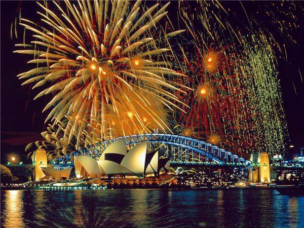 4. Sydney, Australia: Là thủ phủ của bang New South Wales và nổi tiếng với biểu tượng nhà hát Opera Sydney, đến Sydney du khách có thể vùng vẫy trên những bãi biển đẹp tựa như đang ở Địa Trung Hải, thỏa sức lướt sóng và thưởng thức nhiều món ăn ngon tuyệt.