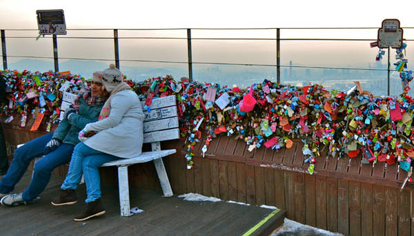 Tháp N Seoul Tower trở thành biểu tượng của Seoul kể từ khi mở cửa lần đầu tiên năm 1980