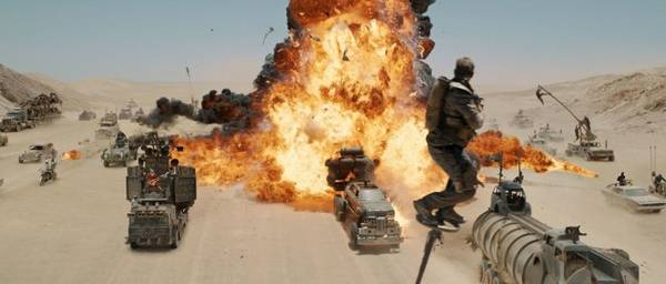 Cảnh quay ở sa mạc đỏ Namib (Namibia) trong phim Mad Max: Fury Road - Ảnh: imgur