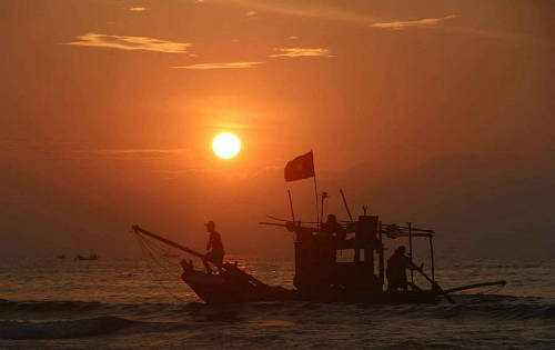 Bình minh thuyền về.