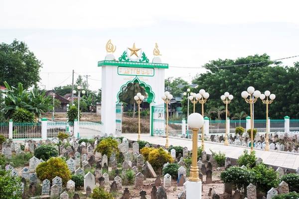  Điểm độc đáo của thánh đường Jamiul Azhar là trước cửa có một nghĩa trang. Theo người dân địa phương, đây là nơi an táng của nhiều người Hồi giáo trên khắp Việt Nam.