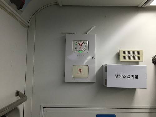 Luôn luôn kết nối: Seoul có cơ sở hạ tầng phát triển, với dịch vụ Wi-Fi, 3G và DMB (sóng tivi cho điện thoại) miễn phí cho khách đi tàu. Ảnh: Beingpeterkim.