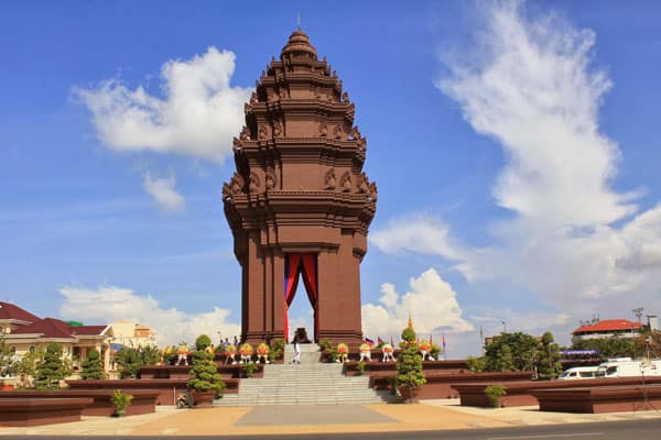 tuong-dai-doc-lap-o-phnom-penh