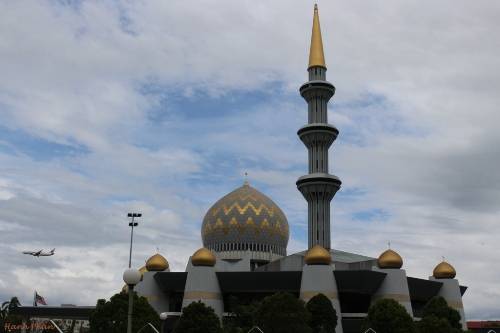 Thánh đường Hồi giáo State Mosque tọa lạc tại thủ phủ Kota Kinabalu với kiến trúc, nội thất đẹp như tranh.