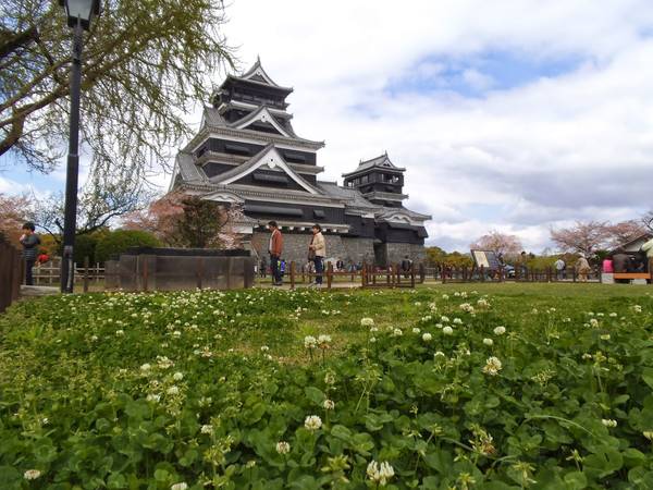 Lâu đài Kumamoto. Ảnh: twilightzone518.blogspot.com