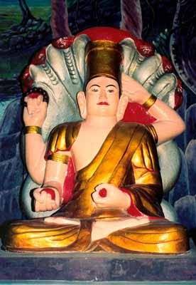 Chùa Linh Sơn còn có tên gọi khác là Chùa Phật Bốn Tay Núi Ba Thê. 
