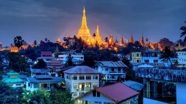 Ngôi chùa Shwedagon nổi bật thống trị đường chân trời của Yangon. Ảnh: travelinmyanmar.ethnies-mekong.com