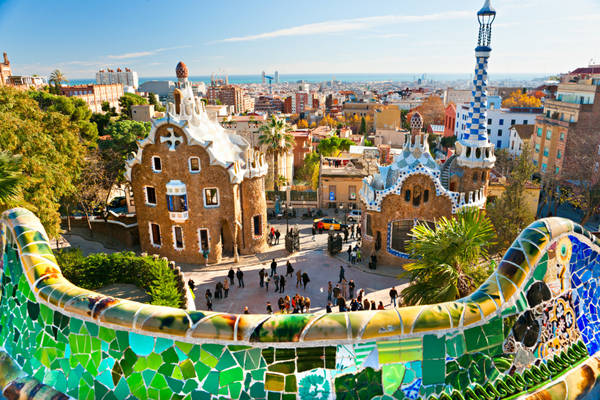 Barcelona từ lâu vốn nổi tiếng là thành phố của những tòa biệt thự, lâu đài, nhà thờ... bằng đá