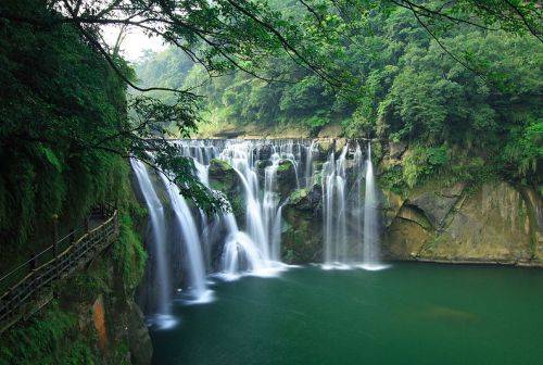 Thác nước Shi Fen hùng vĩ không kém Niagara ở Mỹ. 