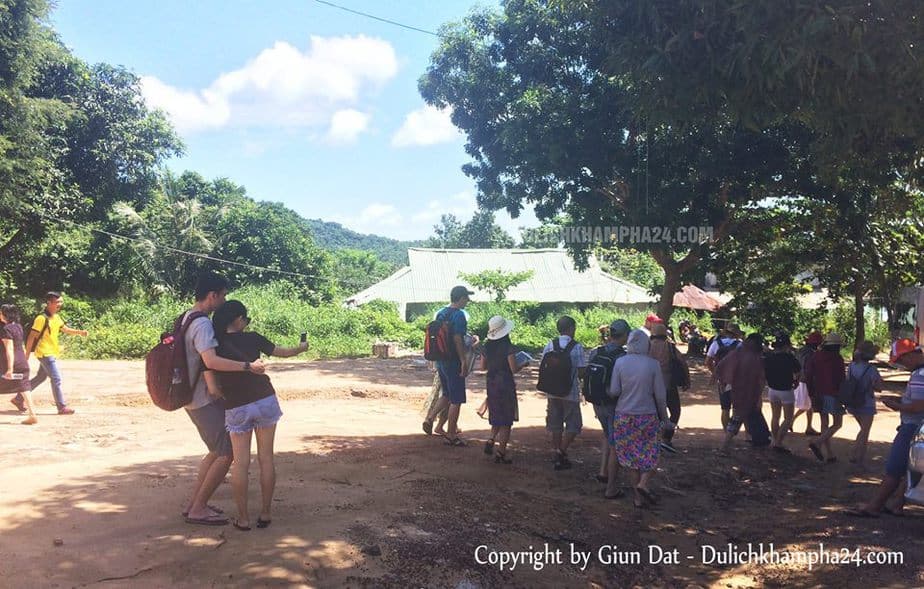 Tour-hon-mong-tay-may-rut-dam-ngang-phu-quoc-1