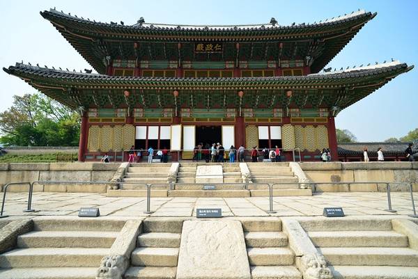  Cung điện Gyeongbokgung chính là một điển hình tiêu biểu của kiến trúc văn hóa Hàn Quốc.