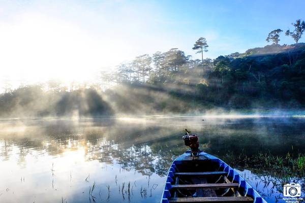 Dù mặt trời đã lên cao, nhiệt độ tại đây vẫn còn khá lạnh.