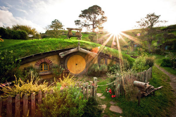 Một ngôi nhà trong làng Hobbiton - Ảnh: wp