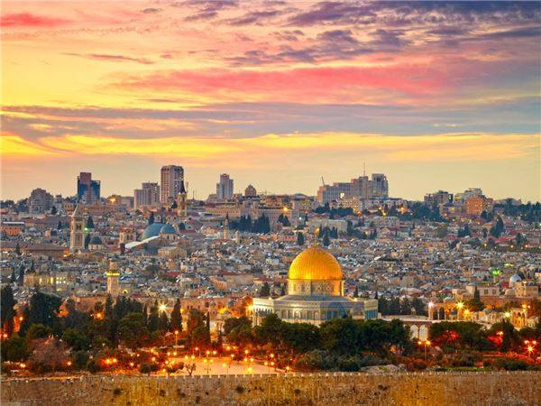 11. Jerusalem, Israel: Là một trong những thành phố linh thiêng nhất trên thế giới, Jerusalem tự hào vì có nhiều địa điểm tôn giáo. Đây cũng là điểm đến yêu thích của các tín đồ Kitô giáo, Do Thái giáo và Hồi giáo.