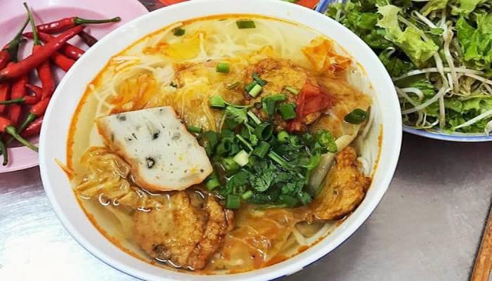 Bún chả cá là một món ngon “gây thương nhớ” khi đến Quy Nhơn đấy!