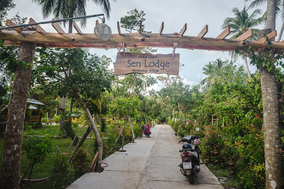 Phu Quoc Sen Lodge Homestay Village