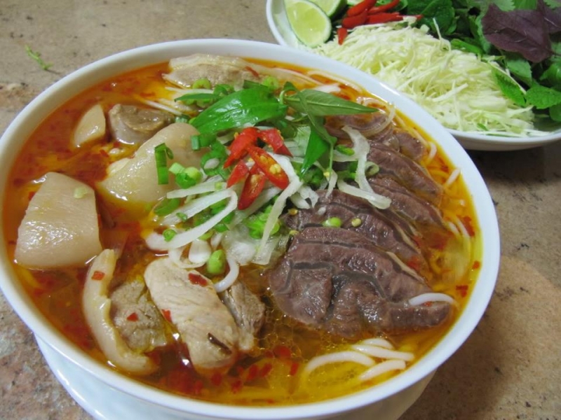 Top 10 quán bún bò Huế Sài Gòn ngon đậm vị kinh kỳ xưa