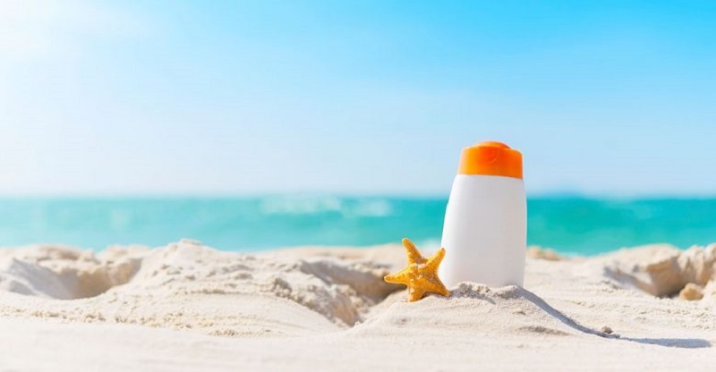Bật mí 5 cách chọn kem chống nắng đi biển "chuẩn không cần chỉnh"