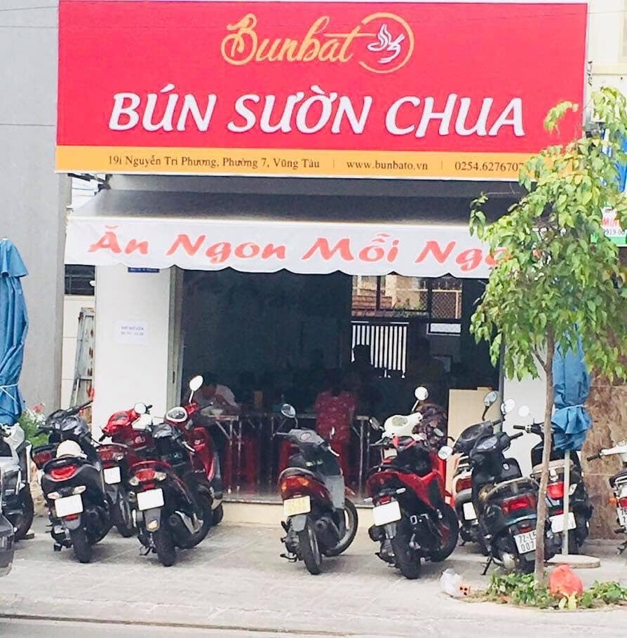 Hủ tíu bún sườn chua gia truyền – “món ruột” của quán Bunbato