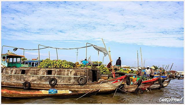 Chợ nổi Long Xuyên