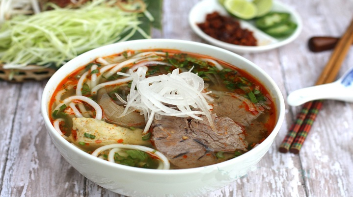 Top 10 quán bún bò Huế Sài Gòn ngon đậm vị kinh kỳ xưa