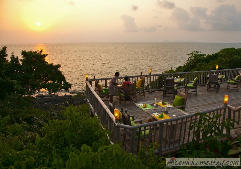 Soneva Kiri Eco Resort ở Thái Lan view lơ lửng trên cây siêu đẹp, phục vụ món cho khách bằng Zipline