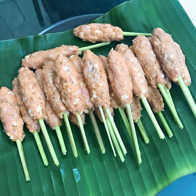 nem nuong mien tay