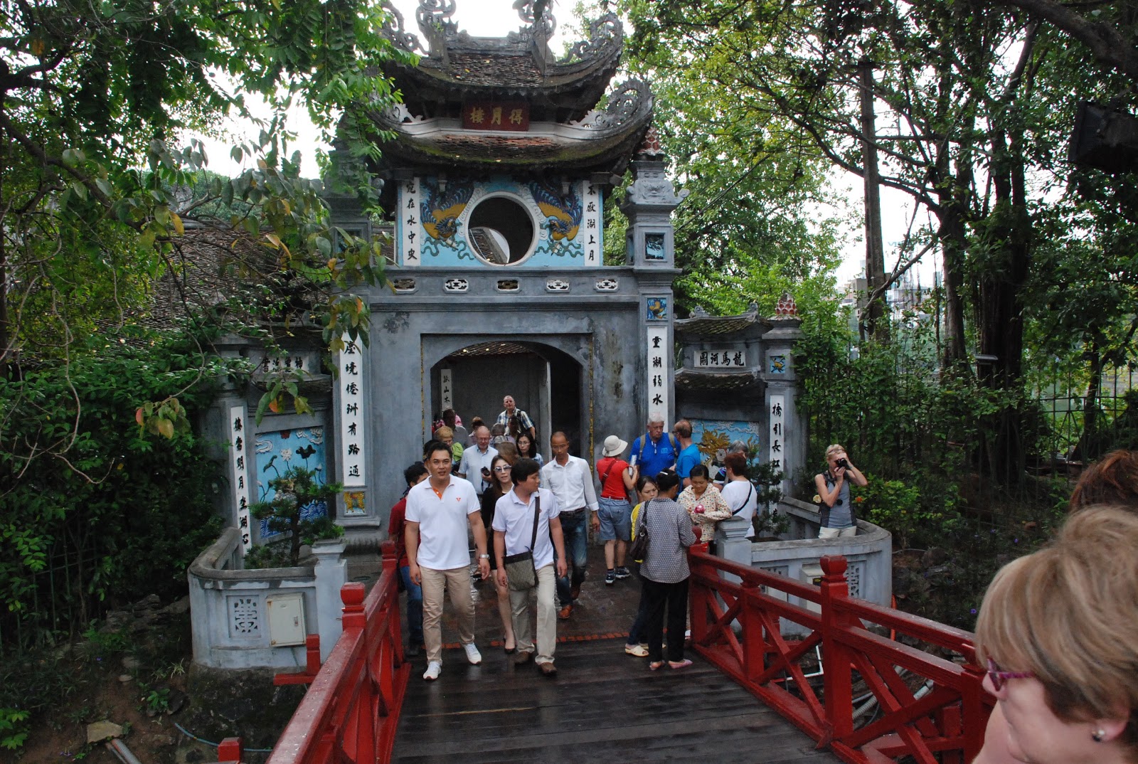 gio mo cua den ngoc son Ha Noi