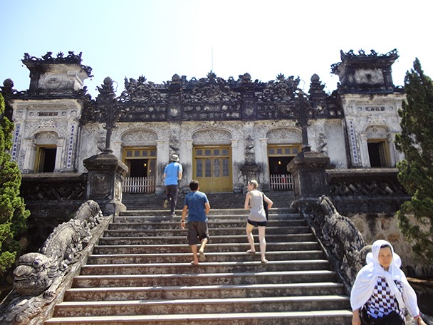 Description: nhung-dieu-can-luu-y-khi-di-du-lich-hue-tu-tuc-h1