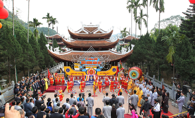 gioi thieu ve chua Huong o Ha Noi