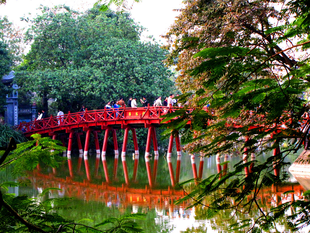 hinh anh den ngoc son o Ha Noi