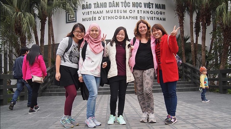 Tour Ha Noi mien phi voi sinh vien len CNN anh 3