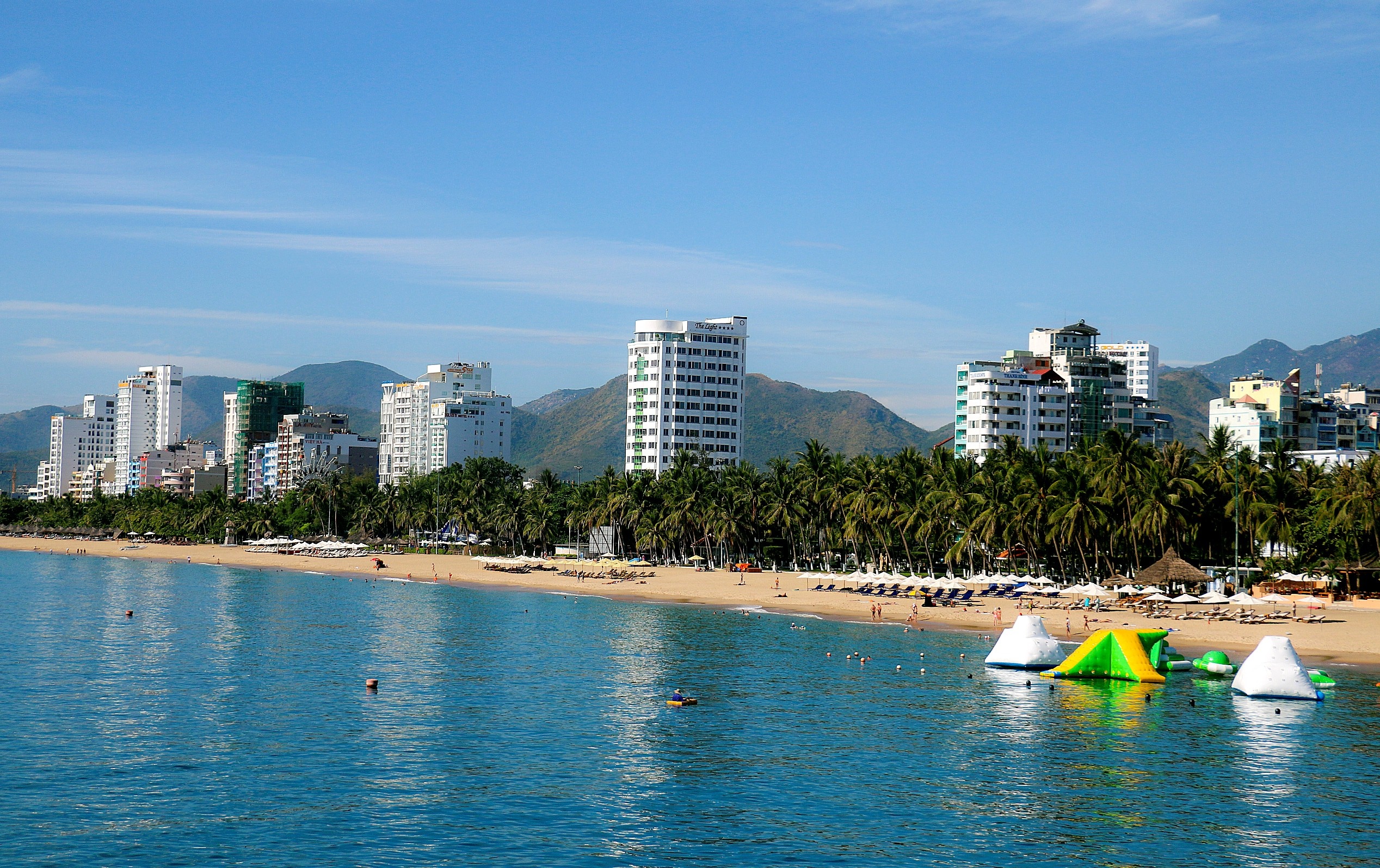 Thu hoi hang sao mot khach san anh 1