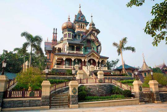 Mystic-Manor-at-Hong-Kong-Disney-full-view