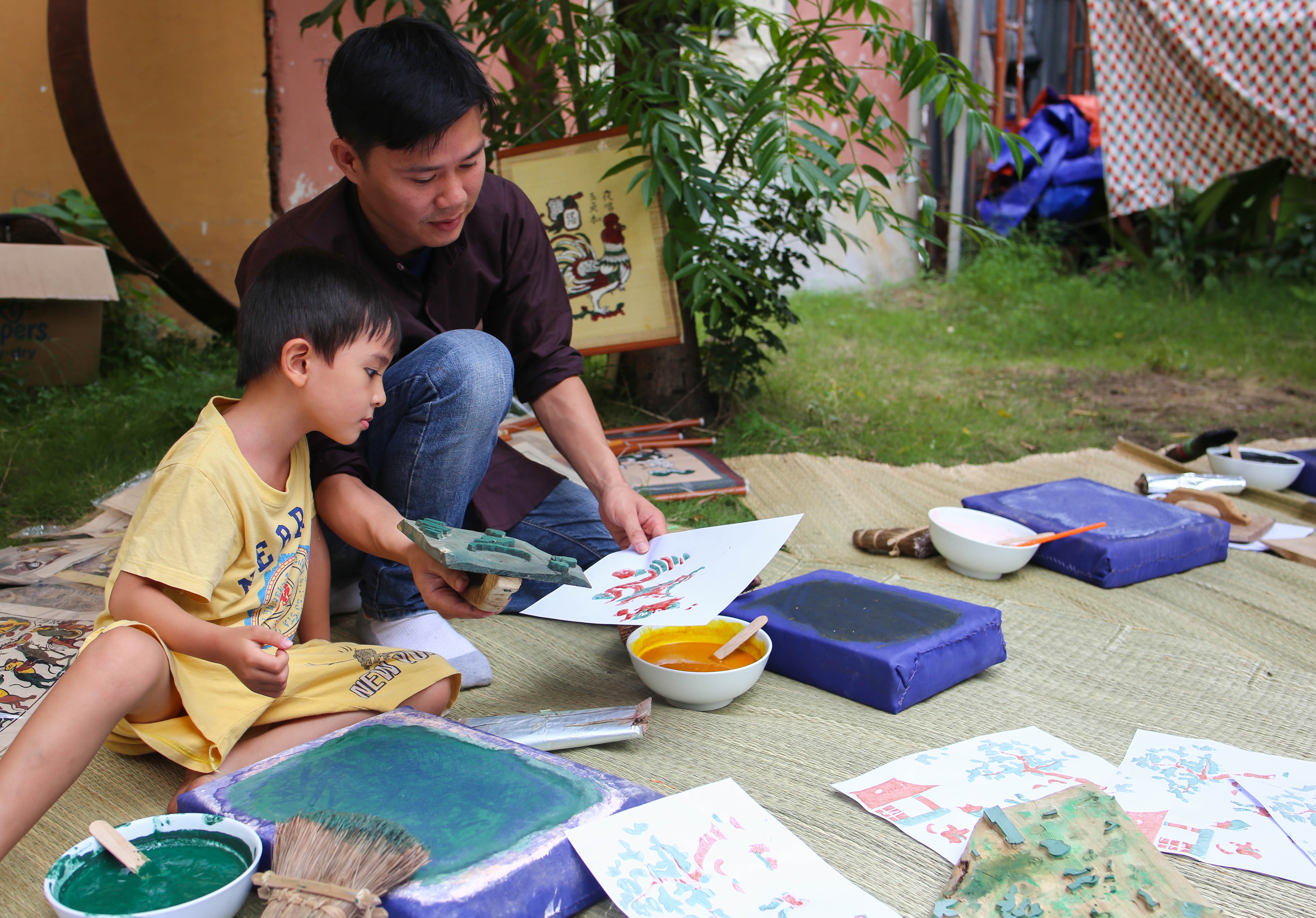 trien lam tranh dong ho anh 7