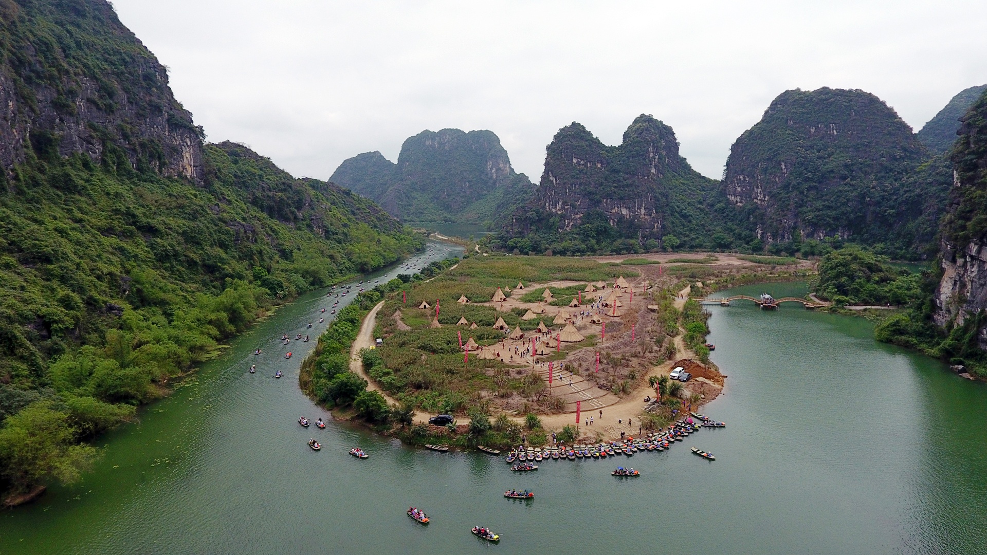 le hoi Trang An nhin tu tren cao anh 14