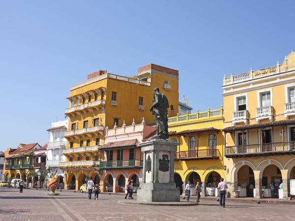 ivivu-amble-through-the-old-spanish-colonial-streets-of-cartagena-colombia