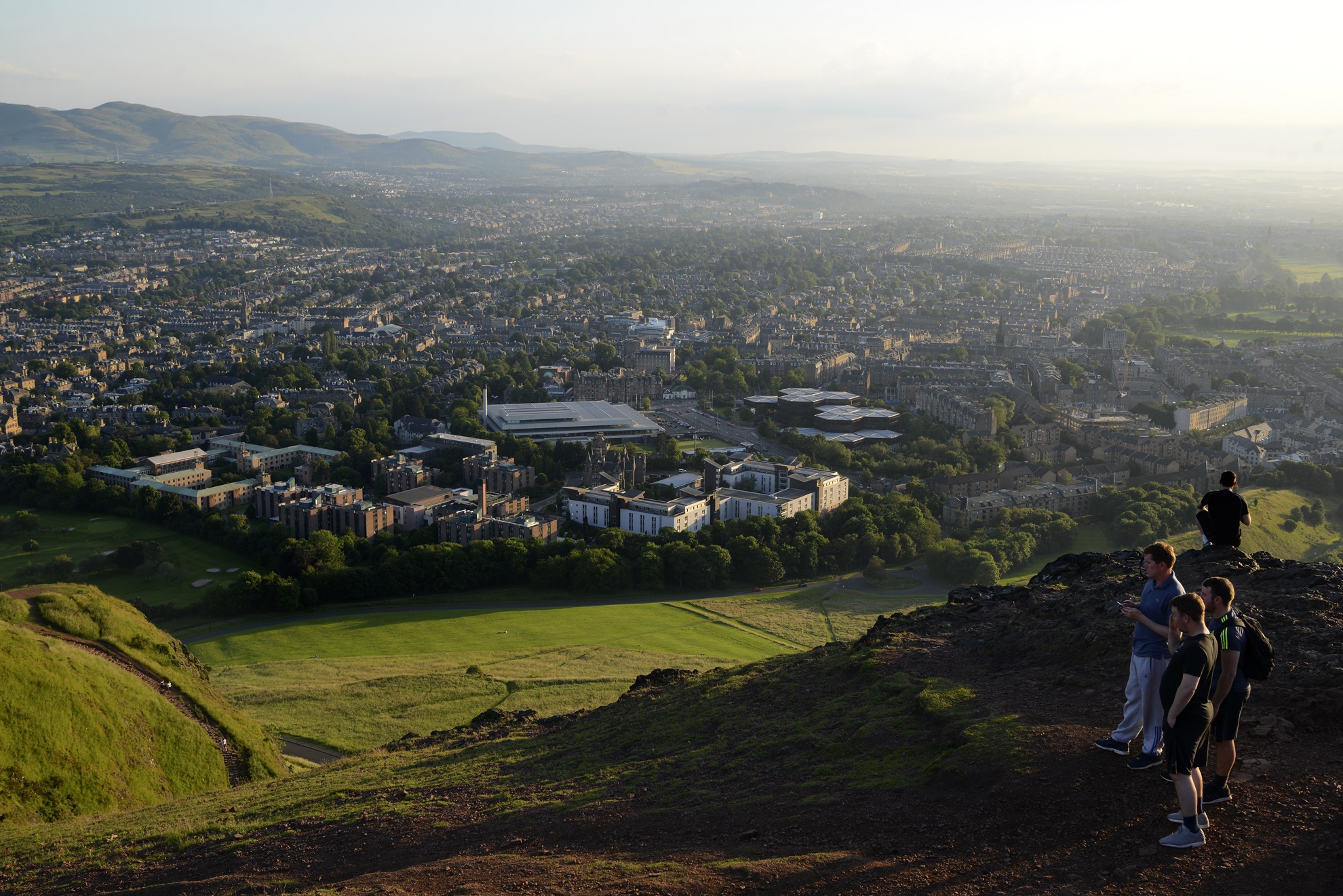 Ngam thanh co Edinburgh tu dinh Arthur's Seat anh 18