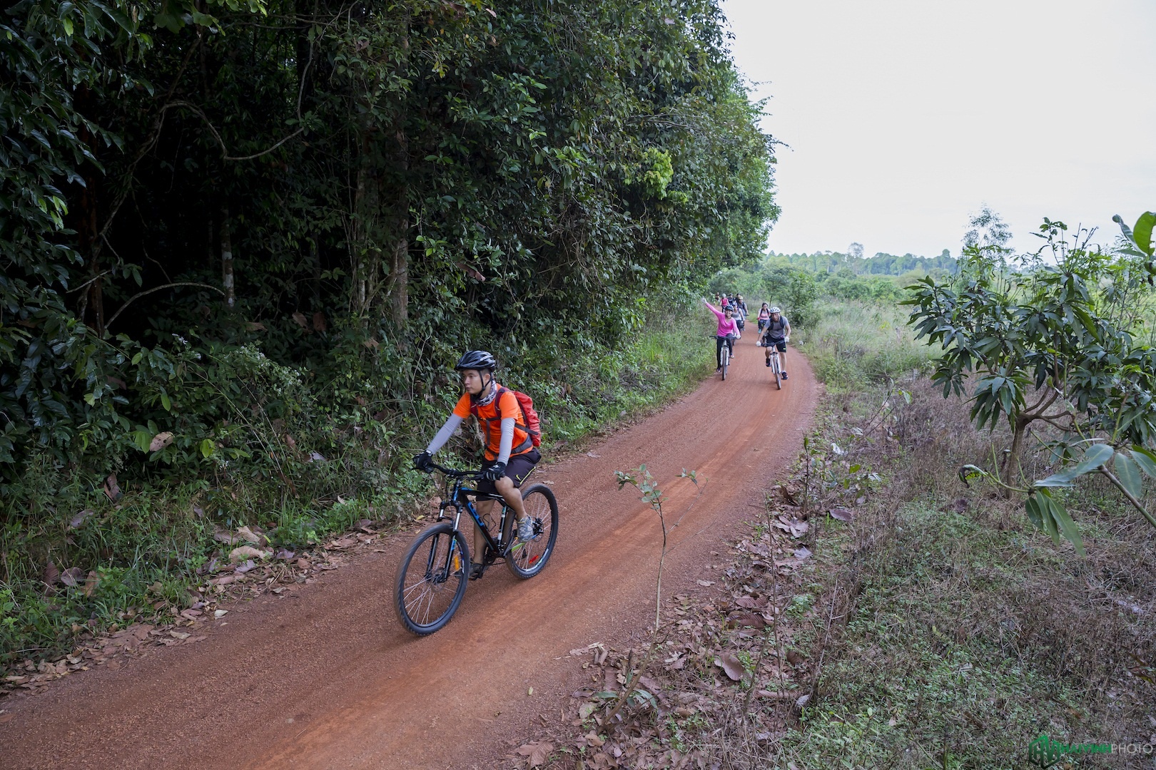 Dap xe 25km xuyen rung anh 11