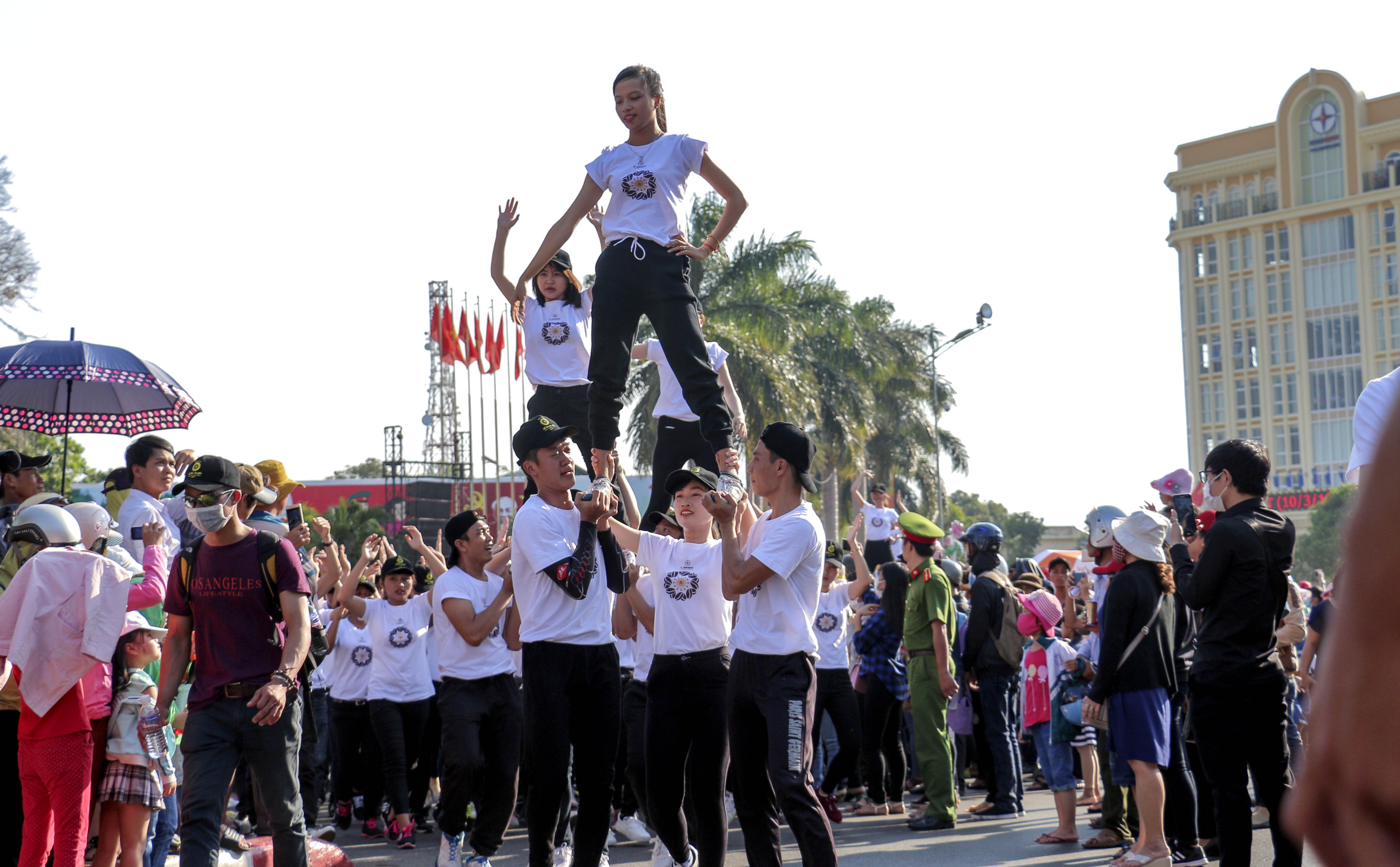 Le hoi duong pho Buon Ma Thuot anh 13