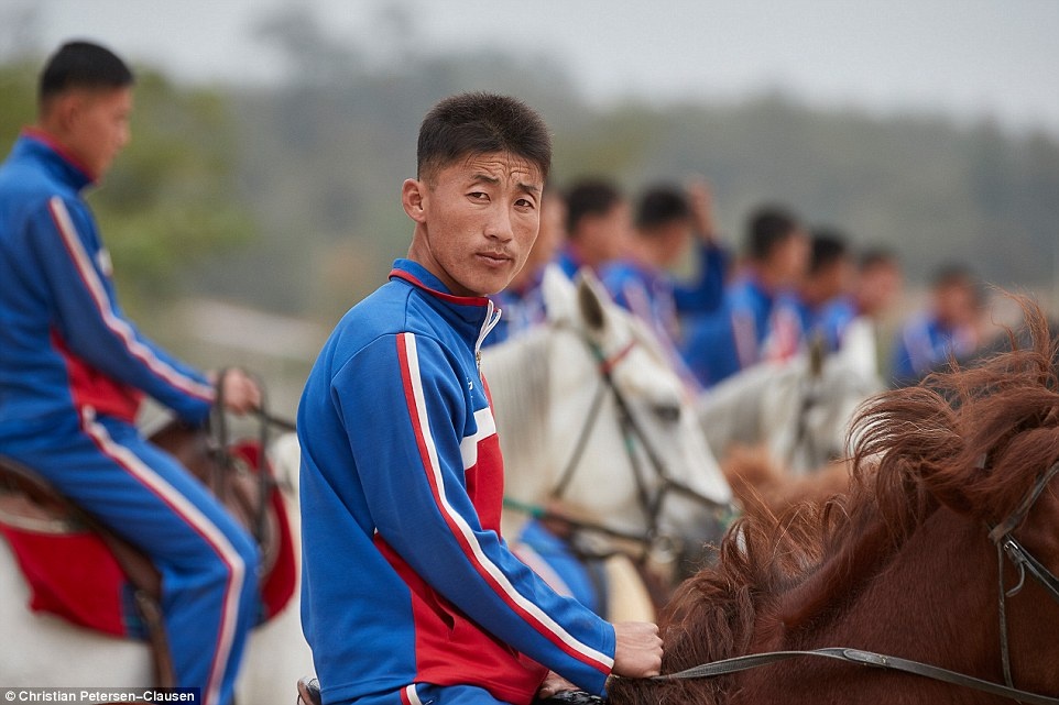 Gioi nha giau o quoc gia bi an Trieu Tien anh 6